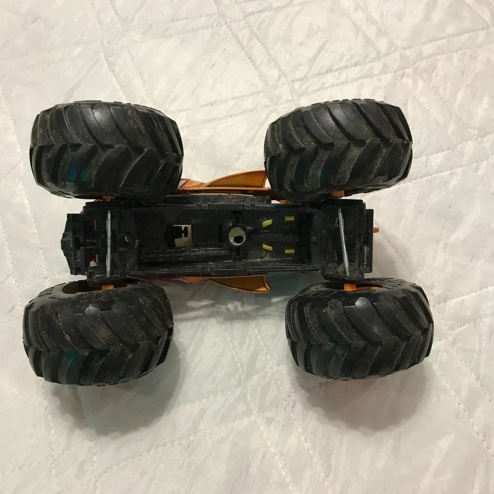Hot Wheels Monster Jam Die Cast Tiger Shark‎ 1:24 scale